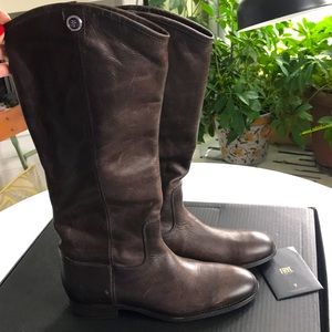 Frye Melissa NWOT Pull On Equestrian inspired tall boots. Brown